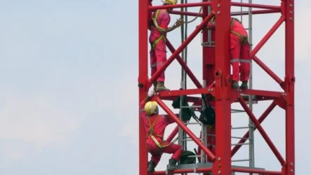 Requisitos de OSHA Sobre Escaleras para Mantener un Lugar de Trabajo Seguro y Eficaz