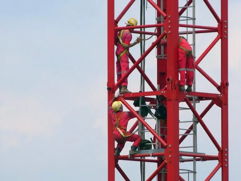 Requisitos de OSHA Sobre Escaleras para Mantener un Lugar de Trabajo Seguro y Eficaz