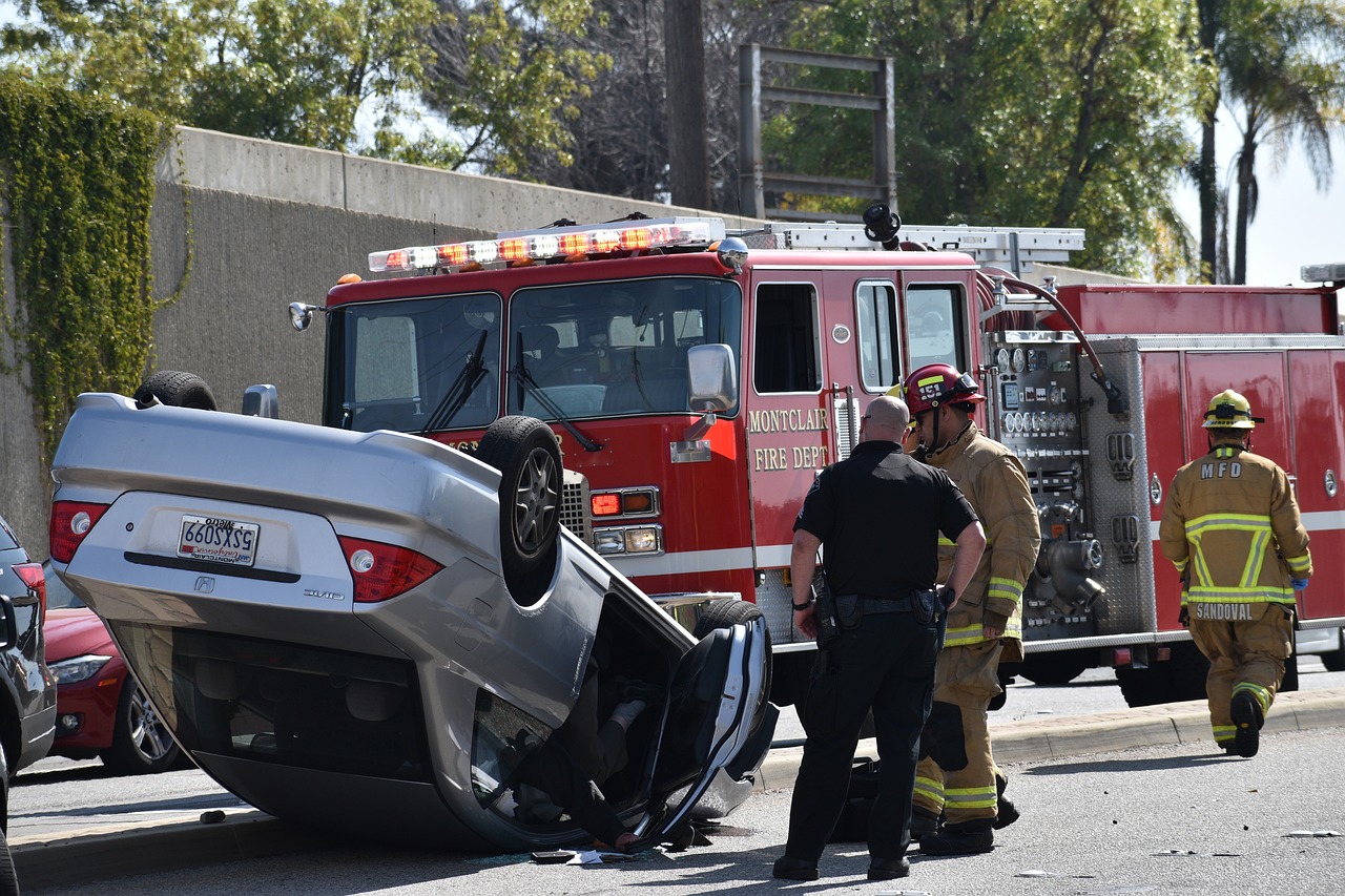 ¿DEBERÍA CONTRATAR A UN ABOGADO DESPUÉS DE UN ACCIDENTE AUTOMOVILÍSTICO?